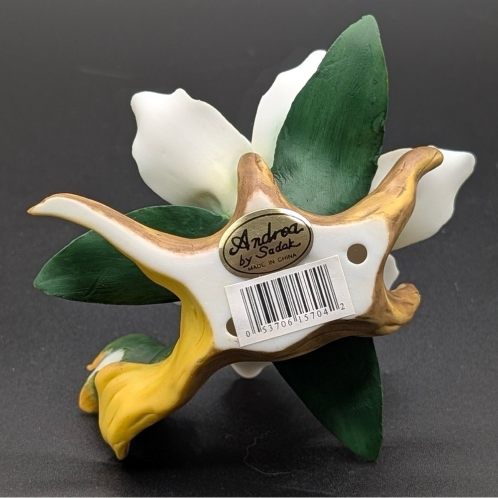 Andrea by Sadek Figurine White Magnolia Flower, Bud and Branch NIB! 15704 - Picture 7 of 10